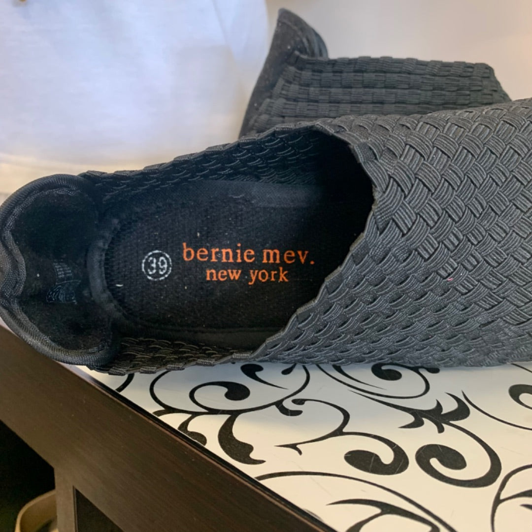 Bernie Mev, Size 39 (8.5) Black
