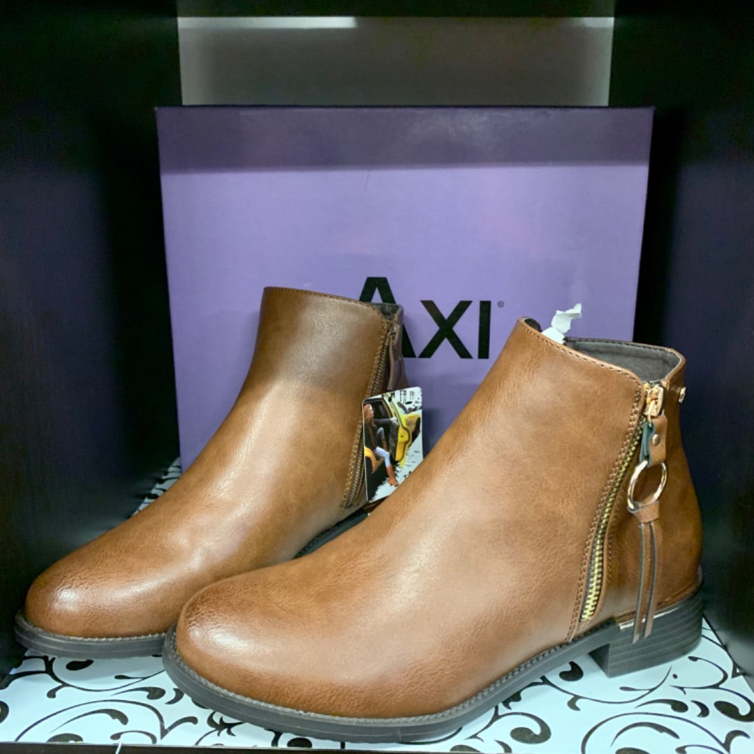 NWT Taxi, Size 7.5 (38) Brown