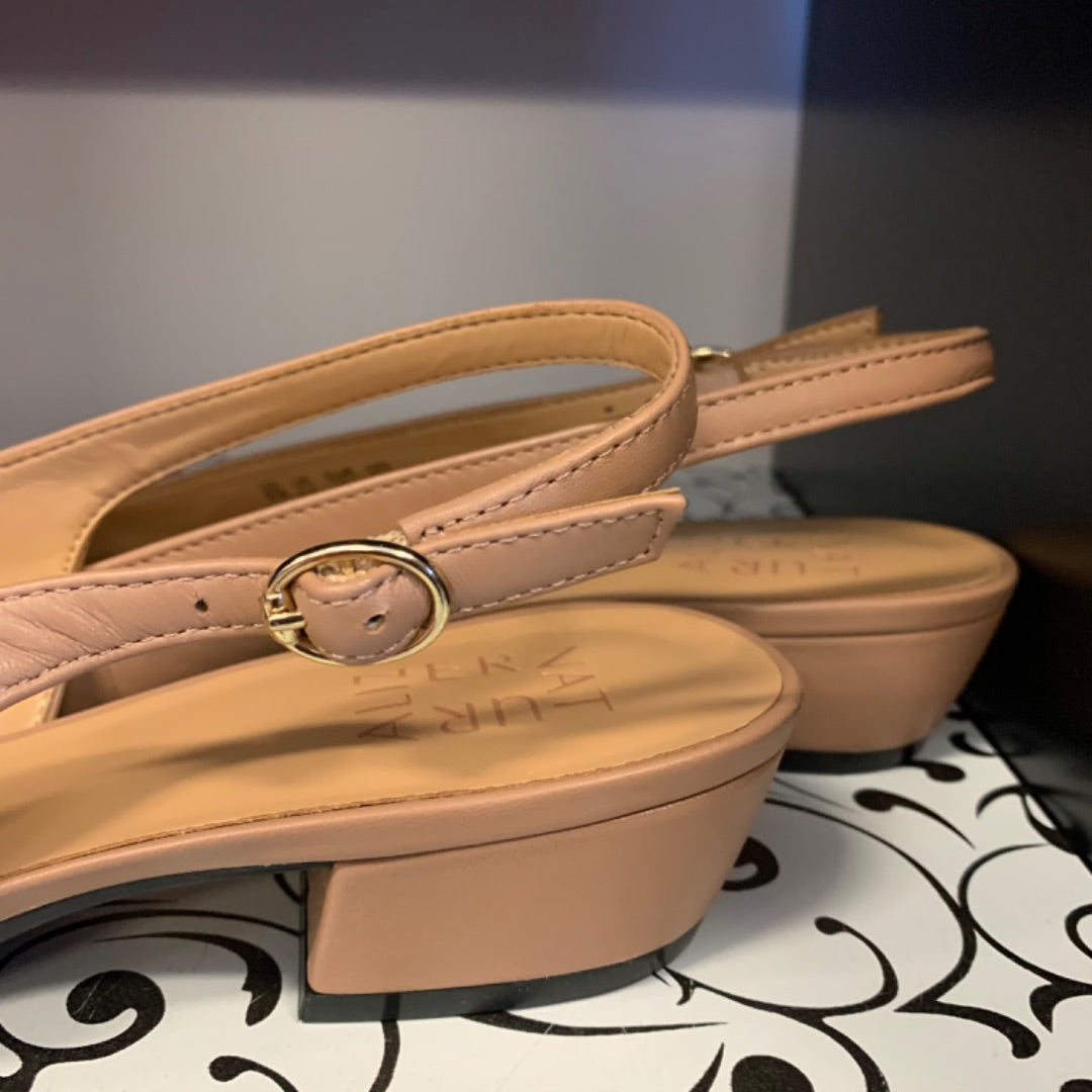 Naturalizer, Size 8 Beige Black