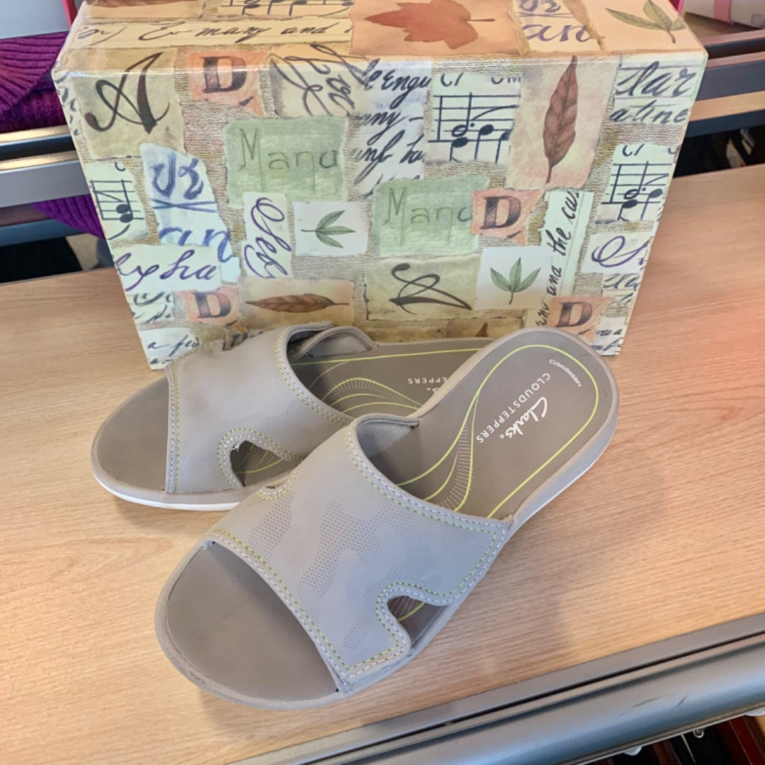 Clarks, Footwear, Size 6 Grey