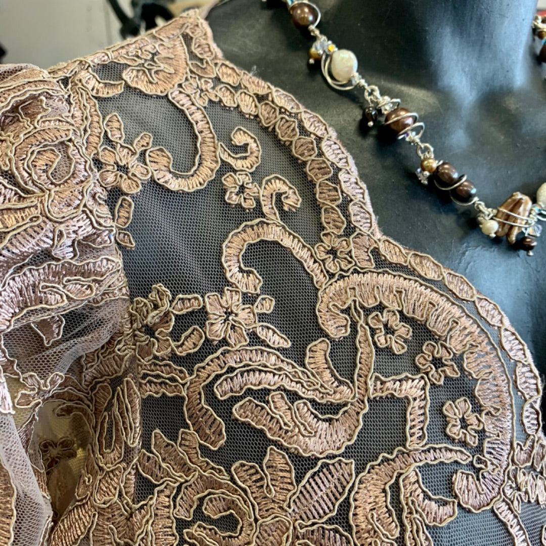 Le Chateau, Medium Taupe