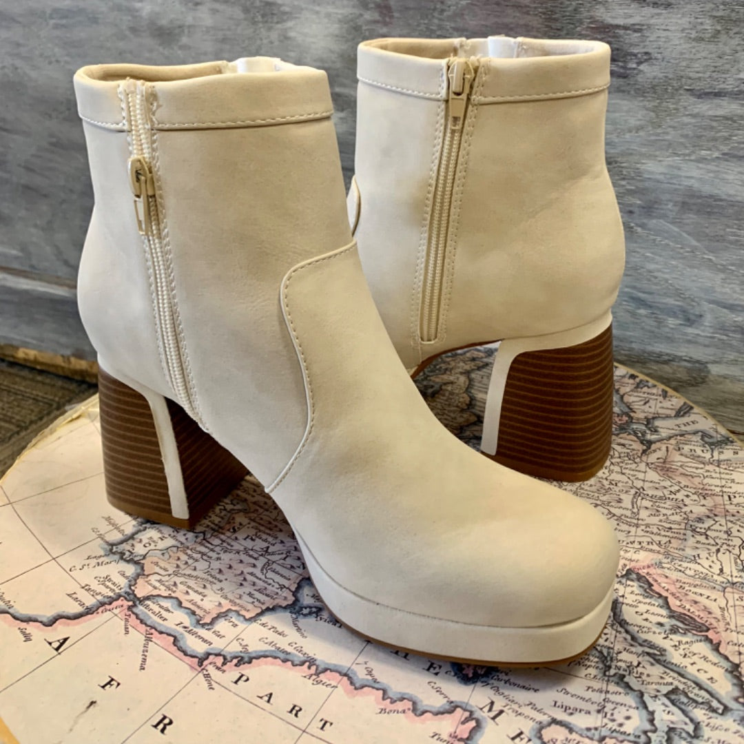 SoftMoc, Size 9 Cream