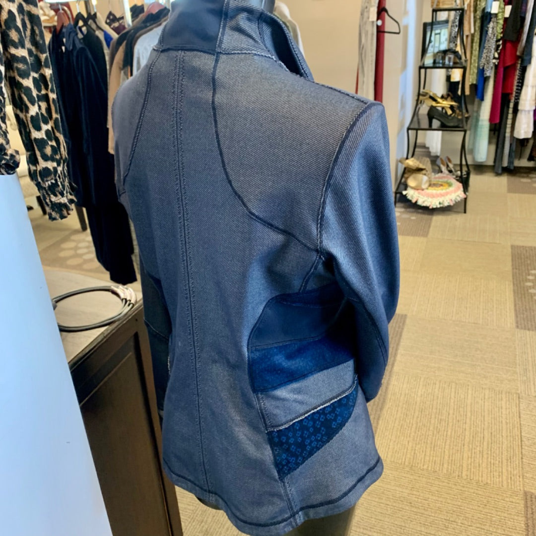 NWT Lululemon Zipper up, Size 10 Blue