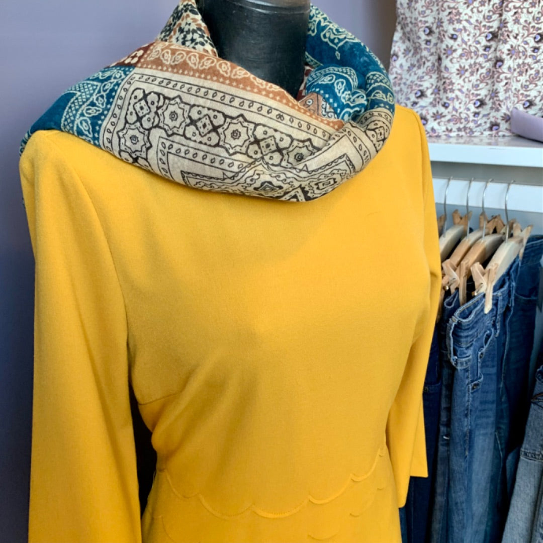 Banana Republic, Size 6 Ocher