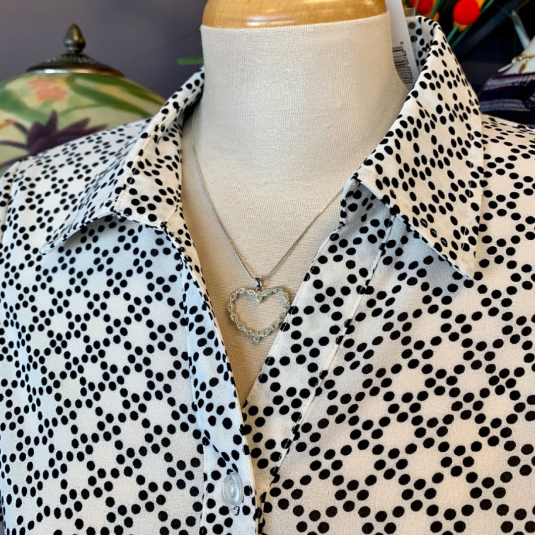 Cleo Petite, Small P White black