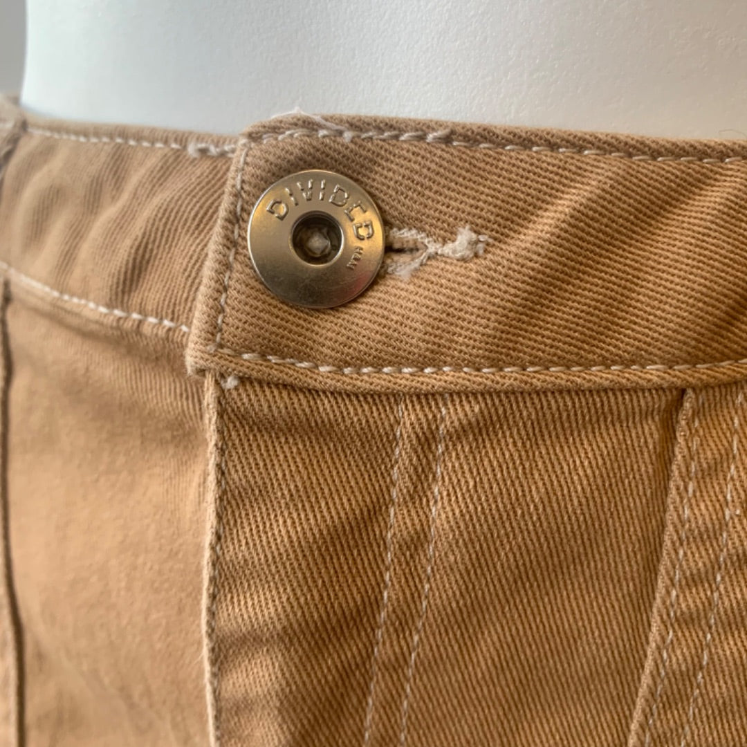 Divided, Size 4 Caramel
