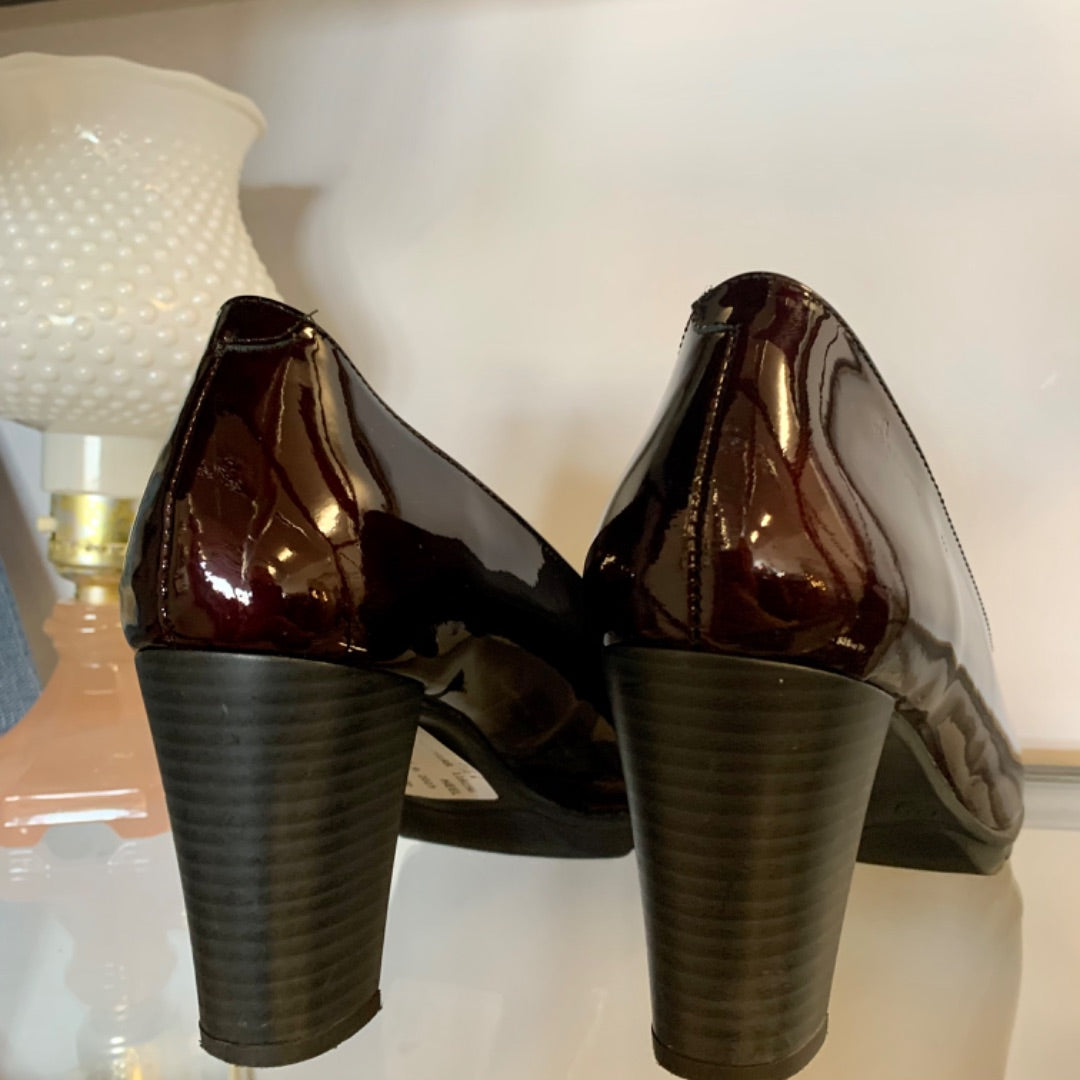 Dorking, Size 8.5 Aubergine
