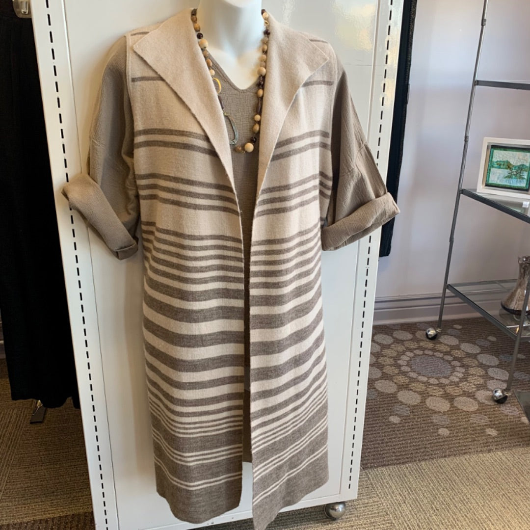 Max Studio, Large Beige