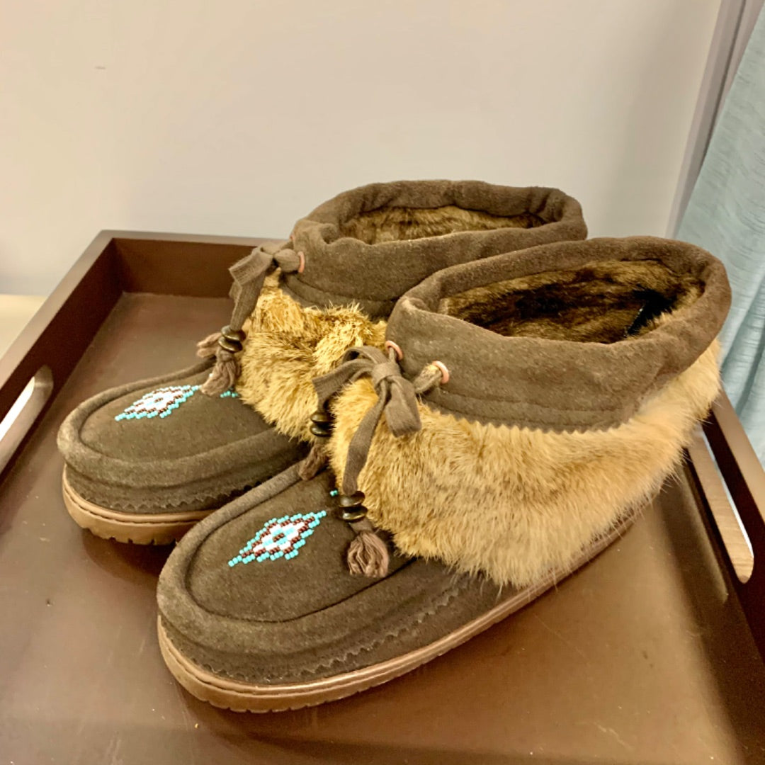 Manitobah Mukluks, Size 7 Brown