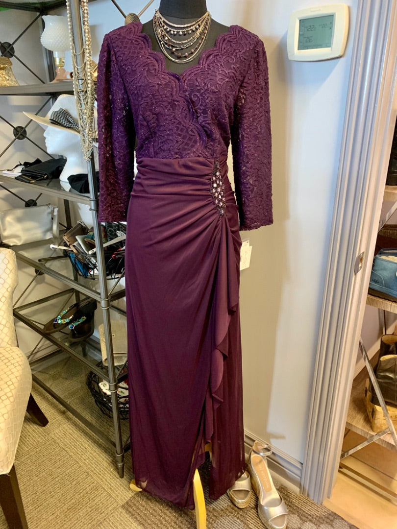 Alex E NWT Gown, Size 12/14 Purple