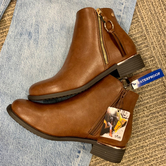 NWT Taxi, Size 7.5 (38) Brown