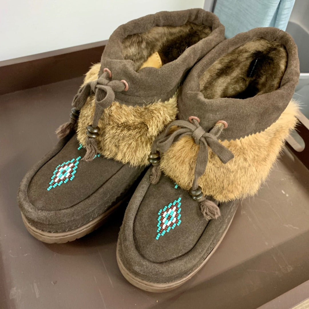 Manitobah Mukluks, Size 7 Brown