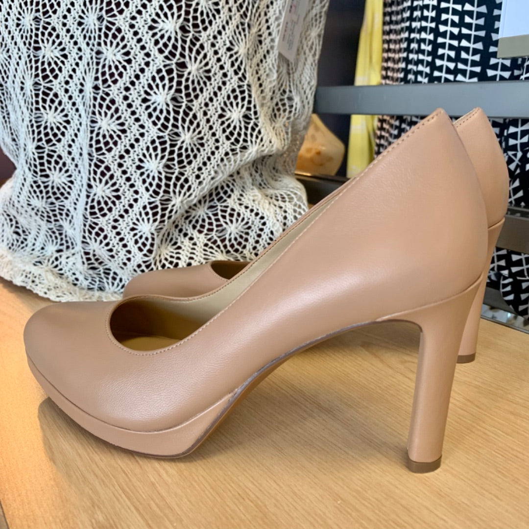 Naturalizer, Footwear, Size 7.5 Taupe