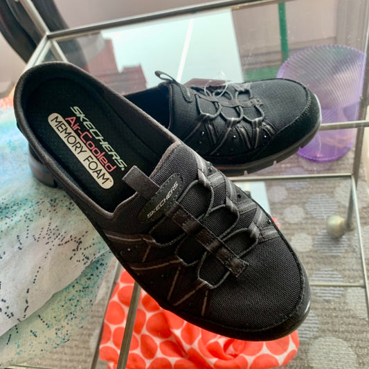 Skechers, Footwear, Size 7 Black