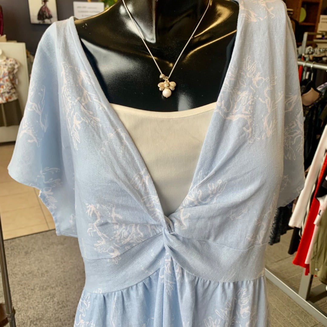 Charlie Paige, Dresses, XLarge Pastel Blue White
