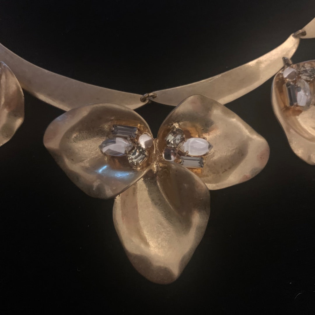 Orchid necklace, Small, Gold colour