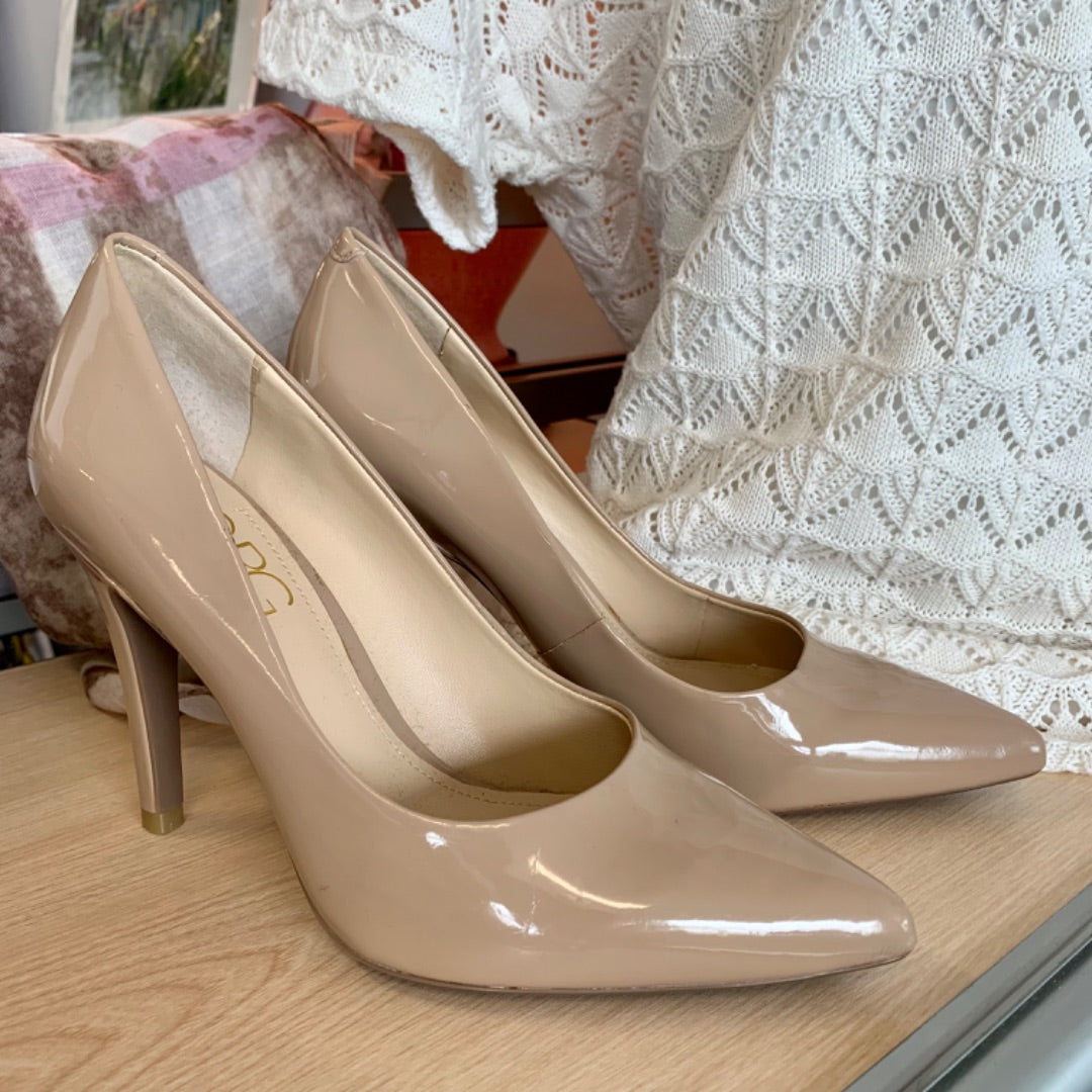 BCBG, Footwear, Size 7 Taupe