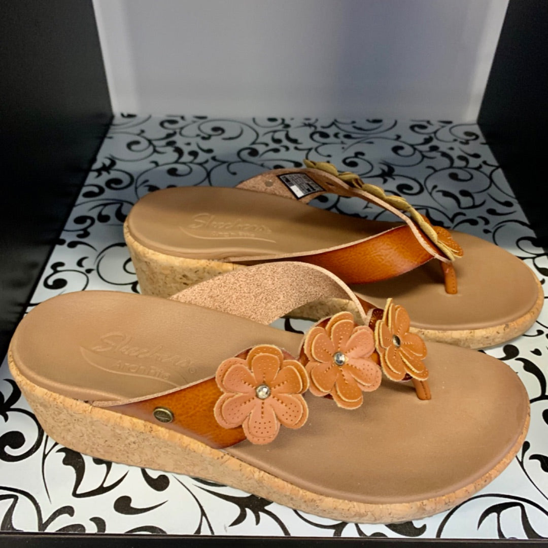 Skechers wedge, Footwear, Size 6 Tan
