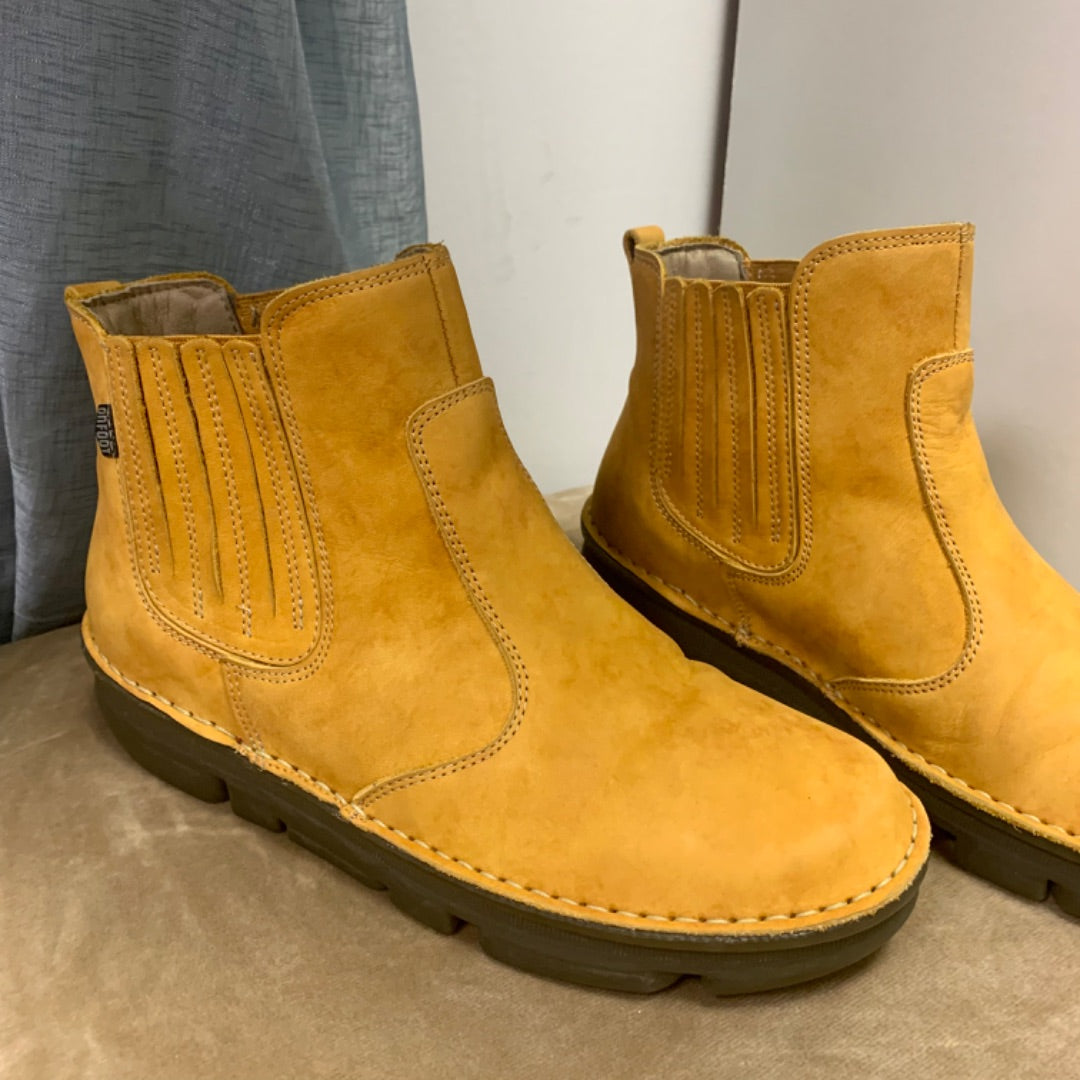 OnFoot, Footwear, Size 9.5 (40) Ocher