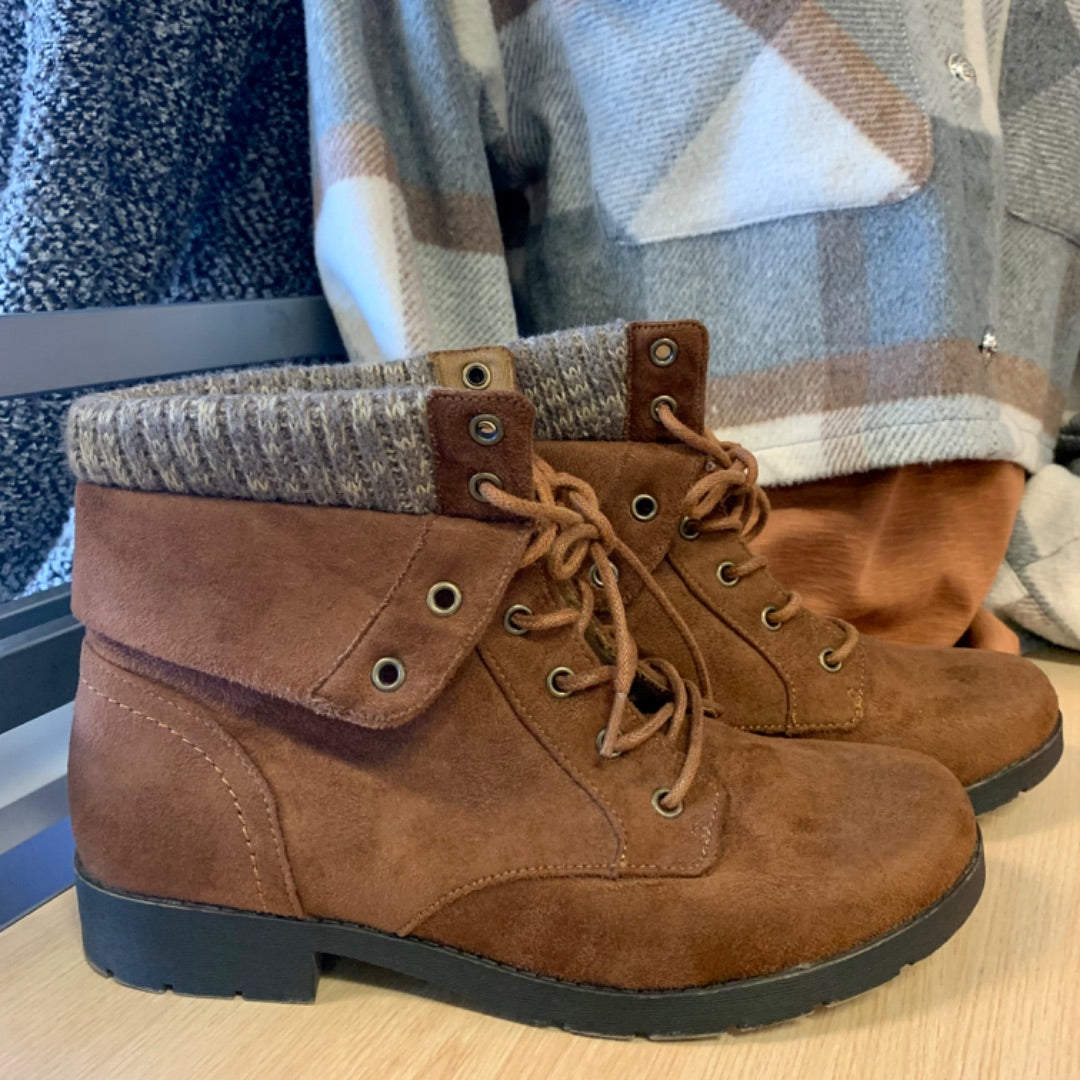 Arizona booties, Size 8 Tan