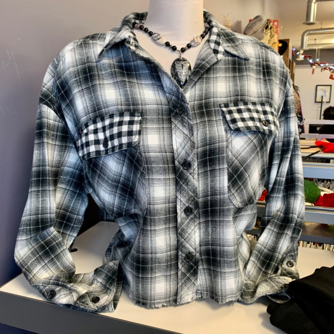 BDG Plaid short blouse, Small generous, Black, White