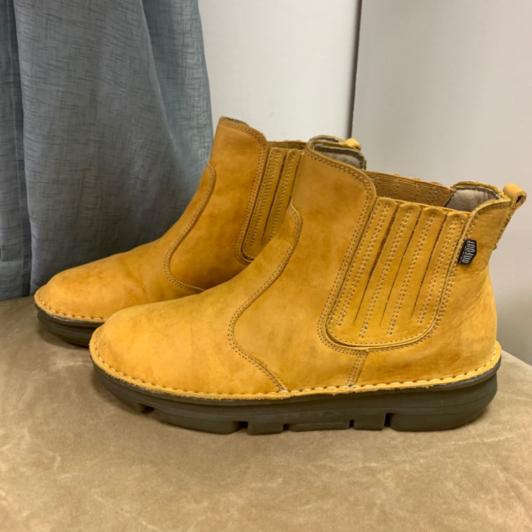 OnFoot, Footwear, Size 9.5 (40) Ocher