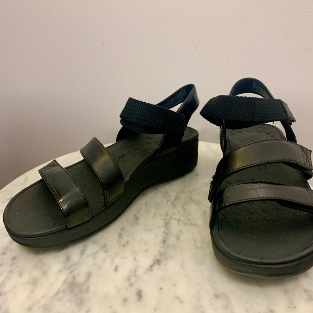 Vionic, Footwear, Size 7 Black