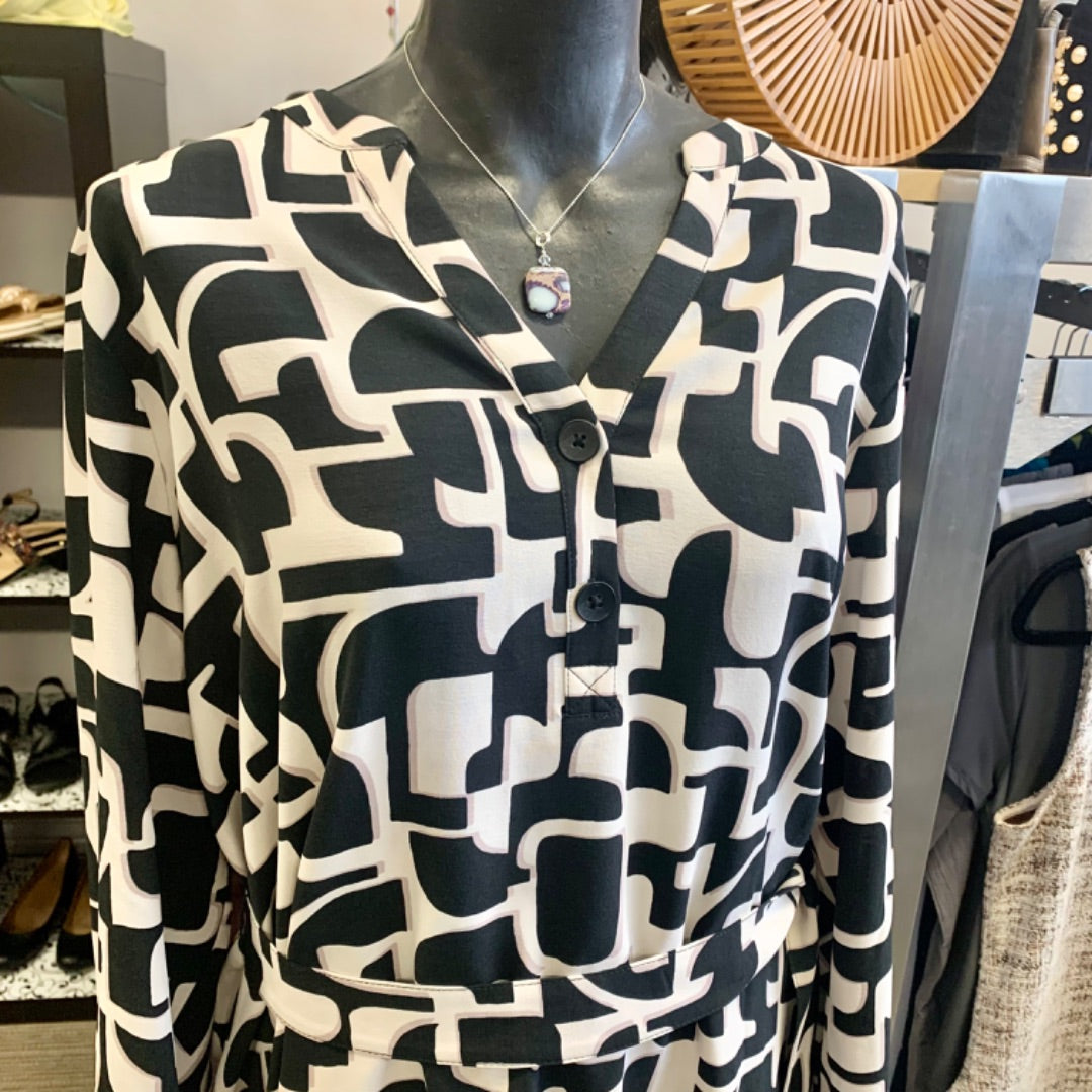 Reitmans, Dresses, Size 2X Black Beige and a little edge of mauve