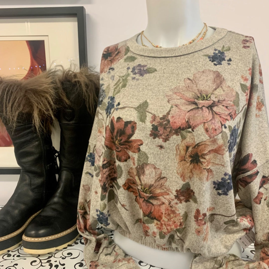 Live in the Moment, Tops, Medium Beige Floral