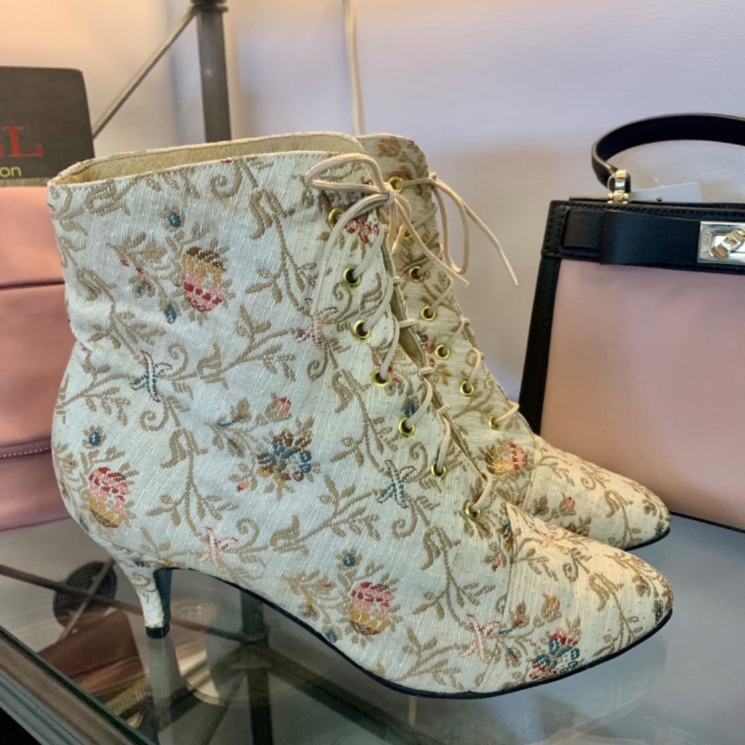 Caroline Ingham Rhodes, Footwear, Size 7 Tapistry