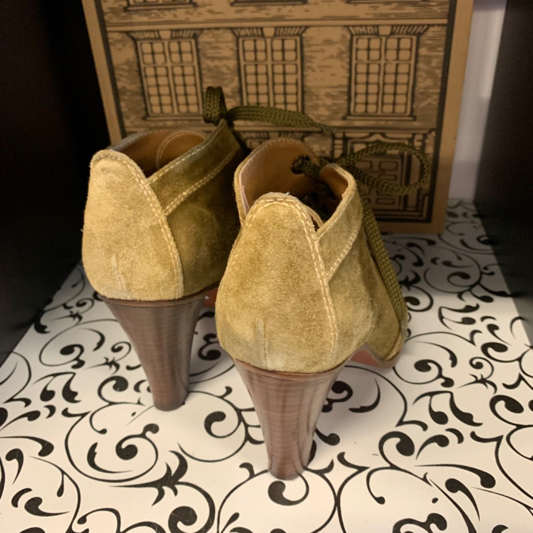 Michael Kors, Size 7 Moss