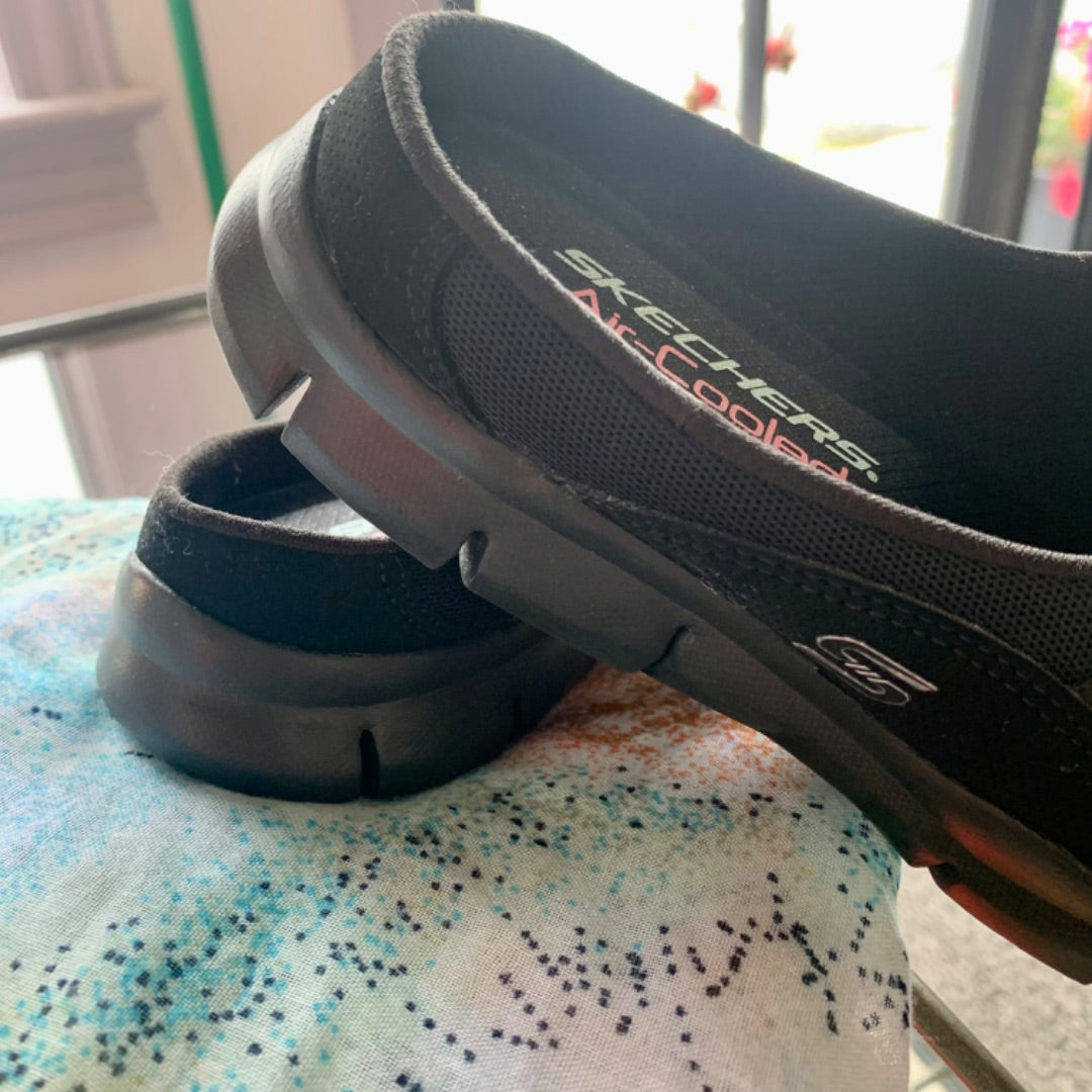 Skechers, Footwear, Size 7 Black