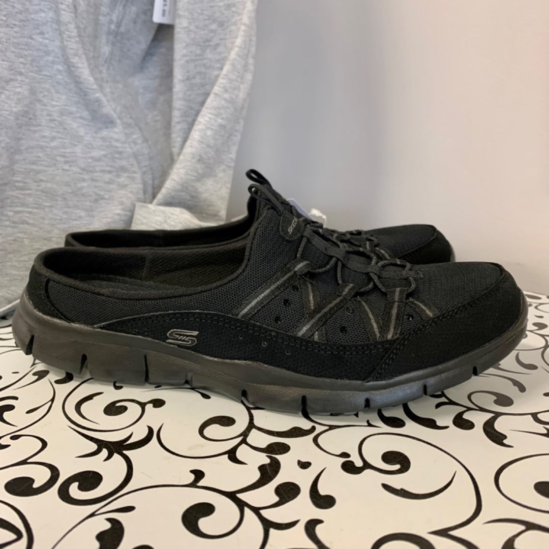 Skechers, Footwear, Size 7 Black