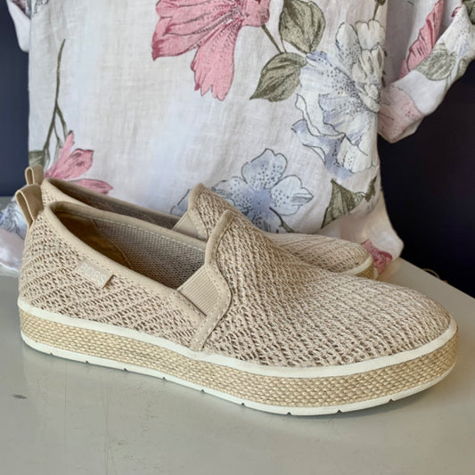 Bobs Skechers, Footwear, Size 6 Cream