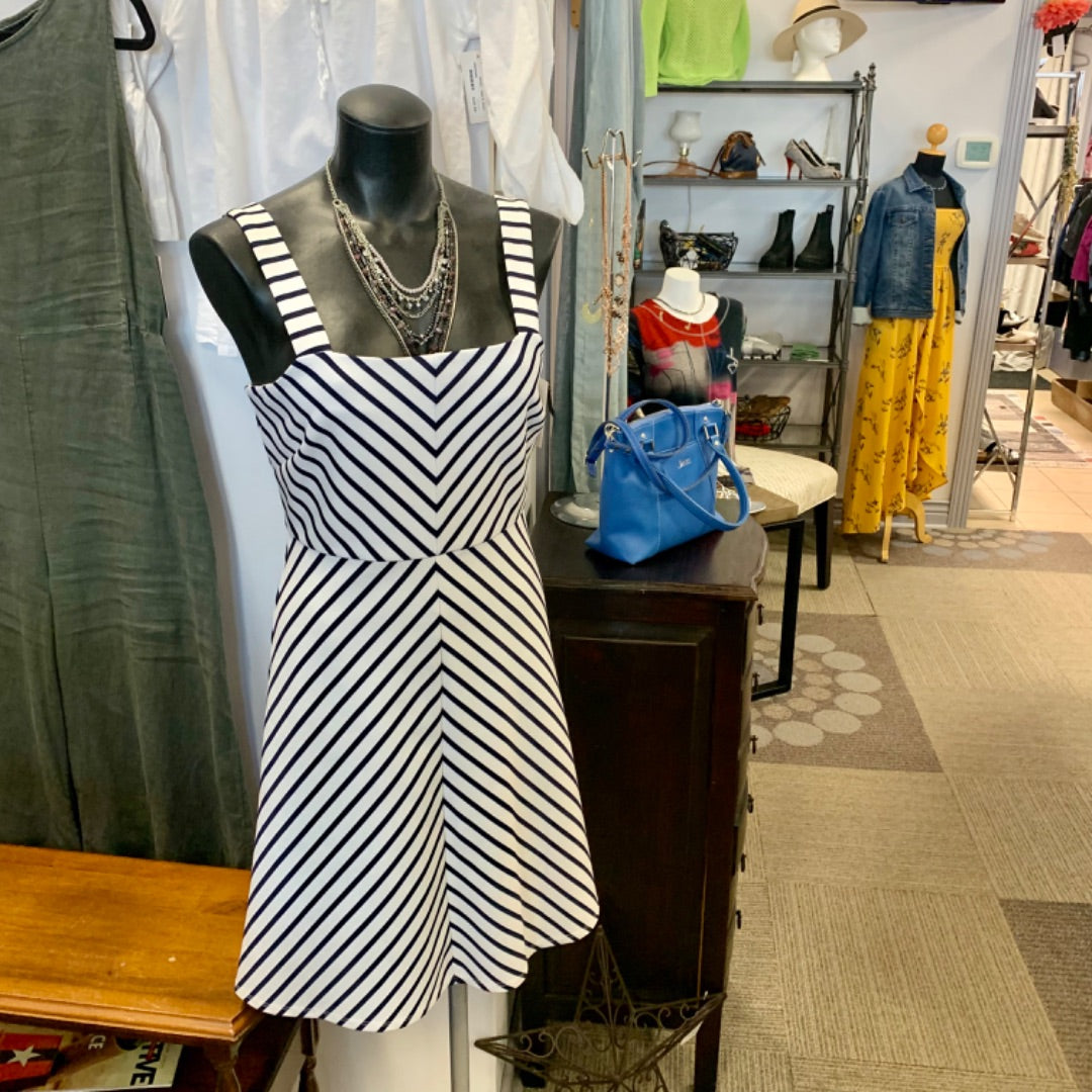 Draper James, Dresses, Small White Navy