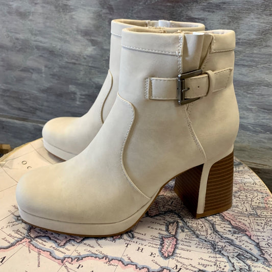 SoftMoc, Size 9 Cream