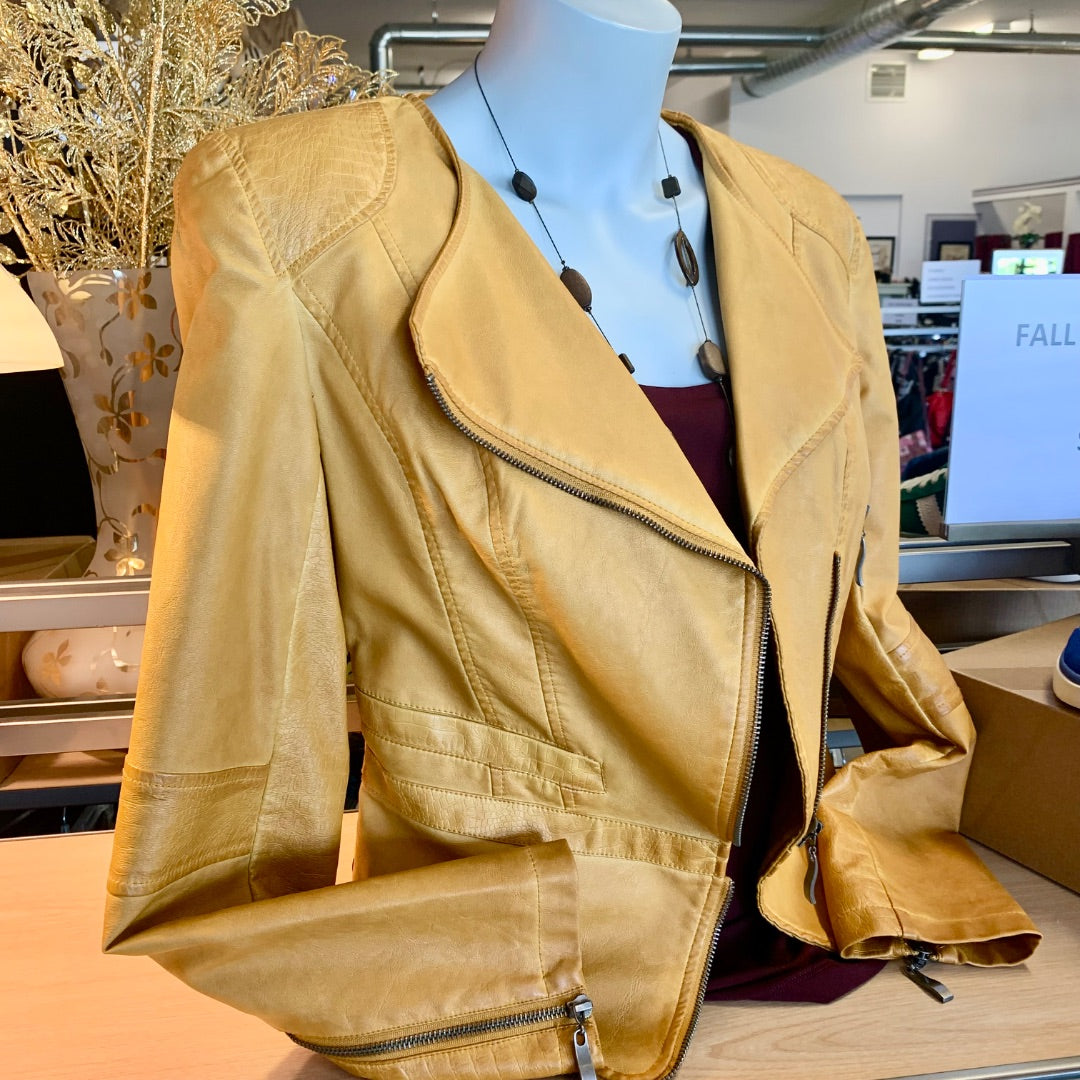 The Fillmore, Jackets, Medium Yellow