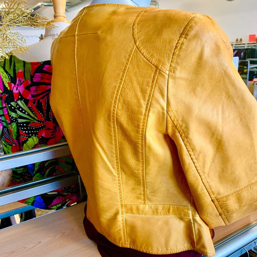 The Fillmore, Jackets, Medium Yellow