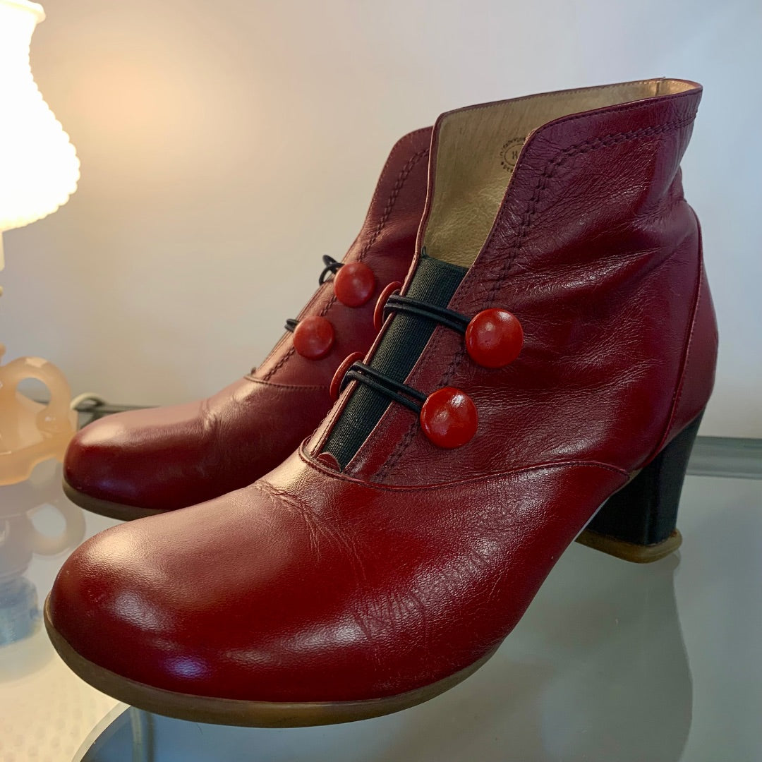 John Fluevog, Footwear, Size 8.5 Red