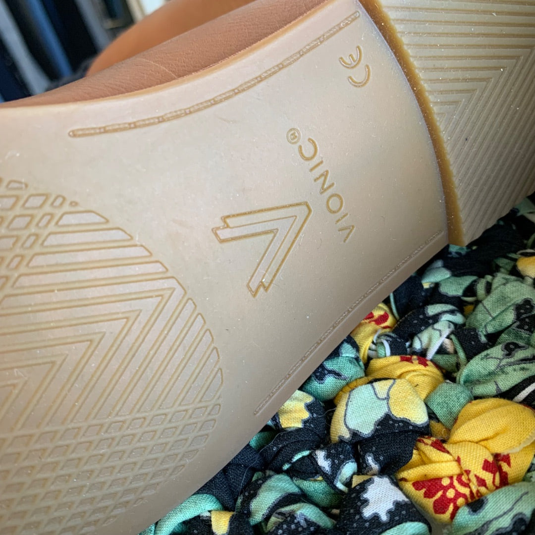 Vionic, Footwear, Size 8 Tan
