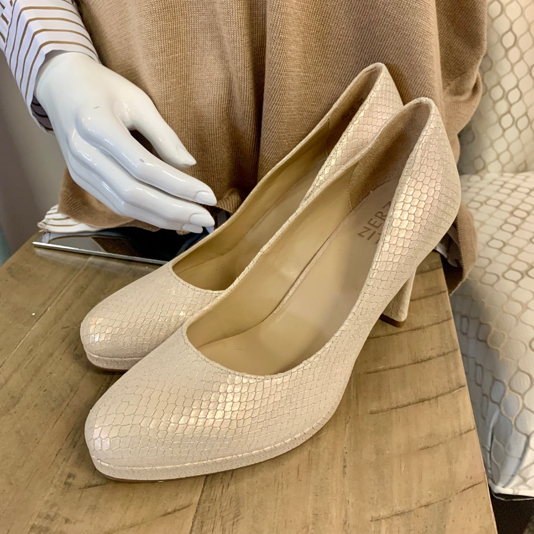 Naturalizer, Footwear, Size 7.5 Champagne