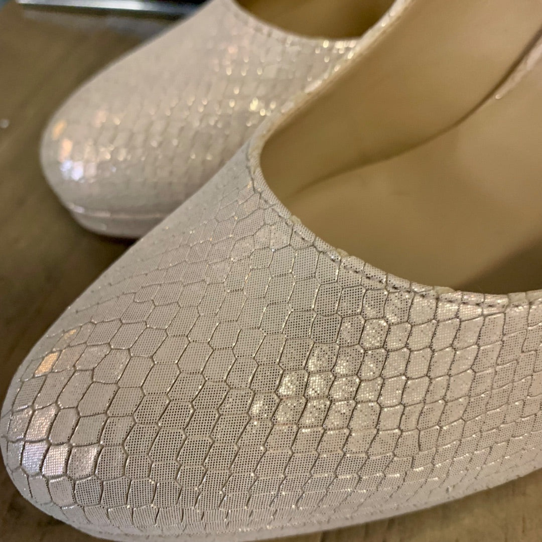Naturalizer, Footwear, Size 7.5 Champagne