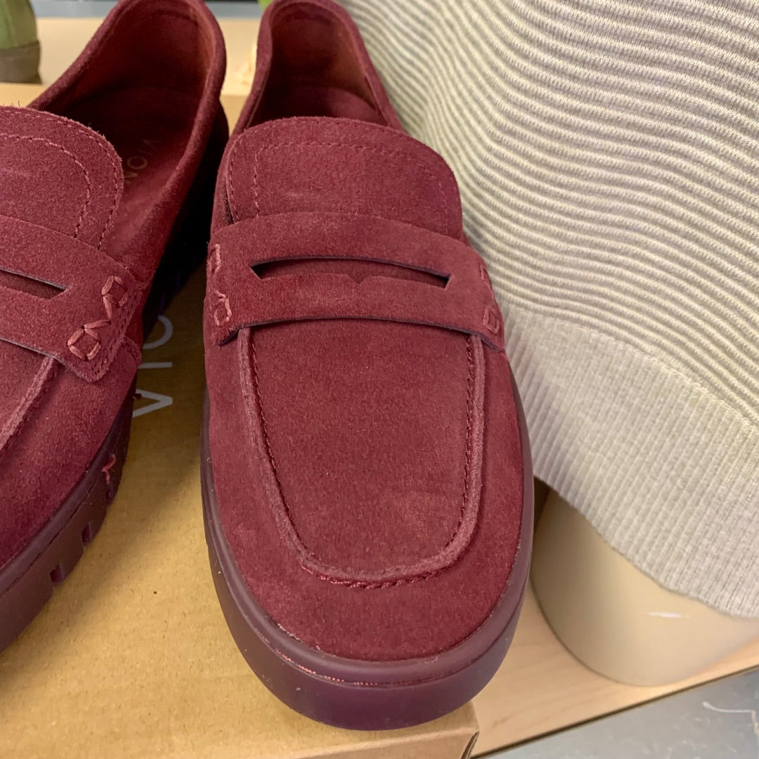 Vionic, Footwear, Size 9 Cherry