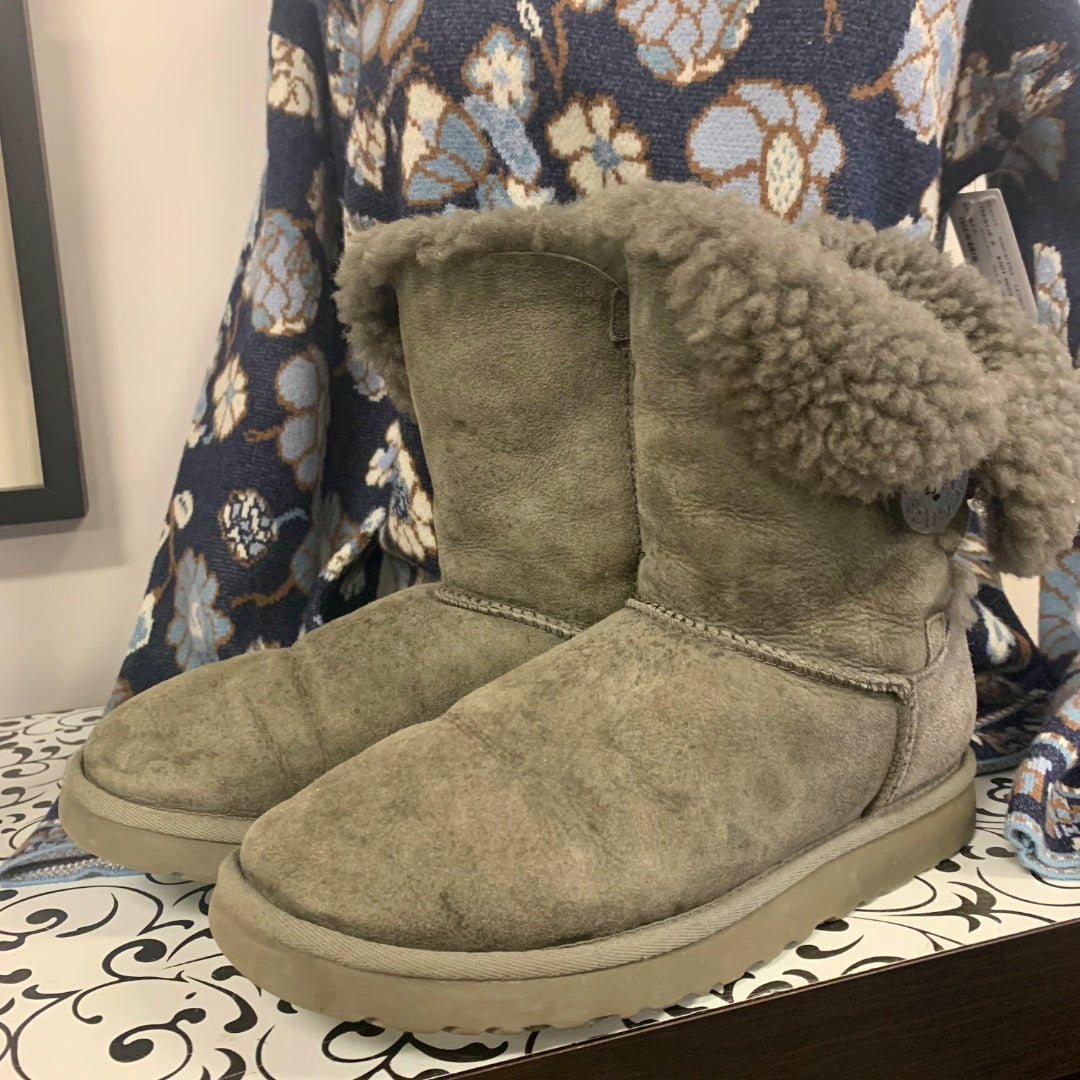 Uggs, Footwear, Size 7 Grey