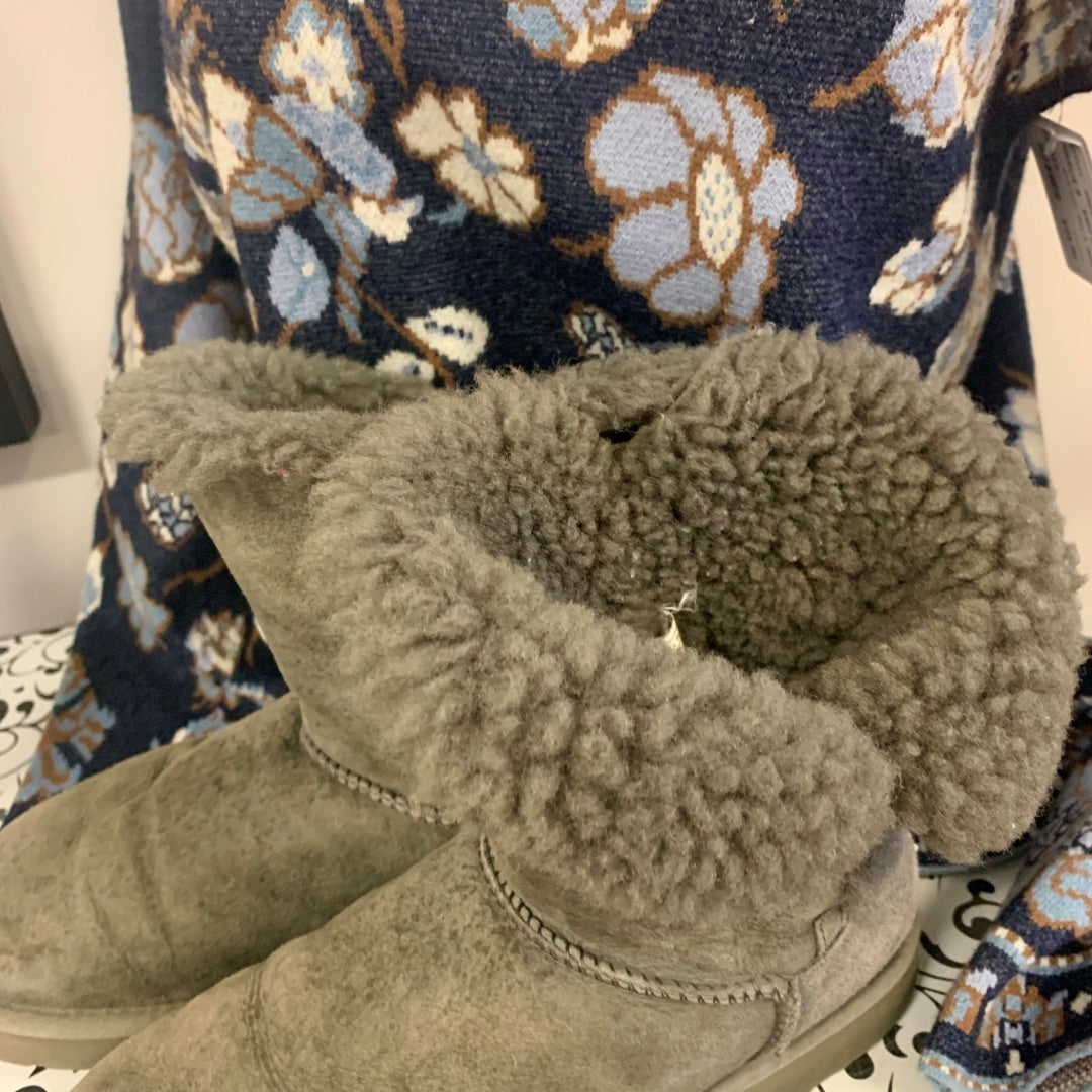Uggs, Footwear, Size 7 Grey