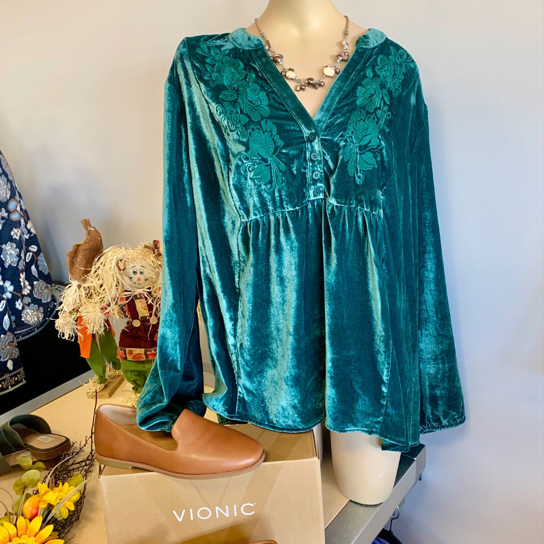 Torrid, Tops, XLarge Green
