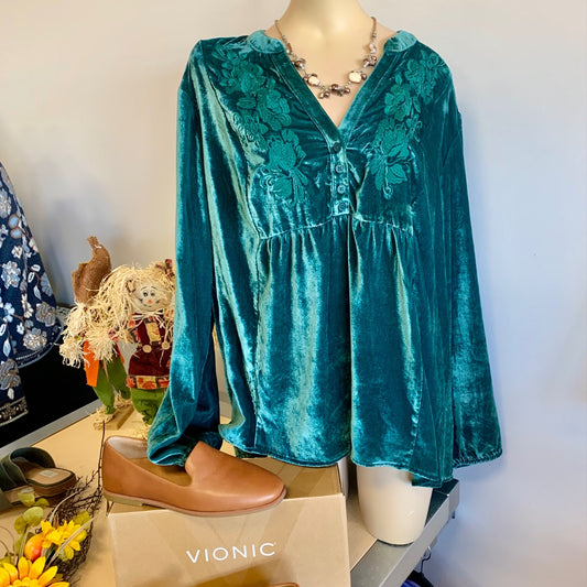 Torrid, Tops, XLarge Green