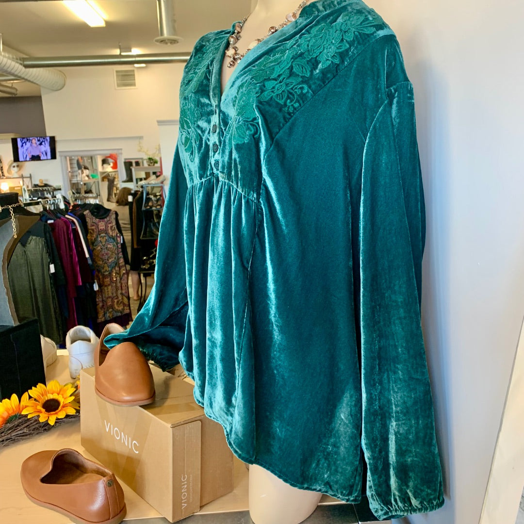 Torrid, Tops, XLarge Green