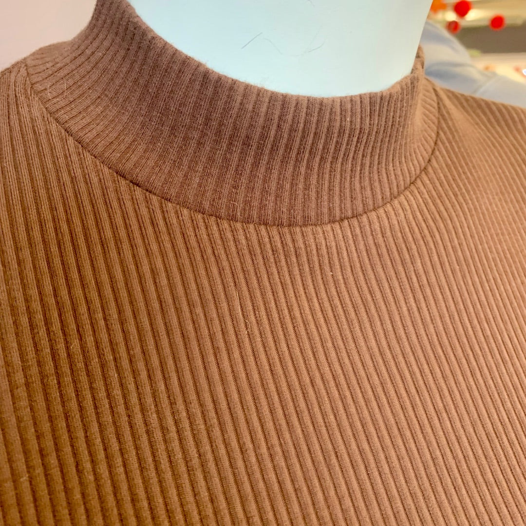Uniqlo, Tops, Medium Chocolate Brown
