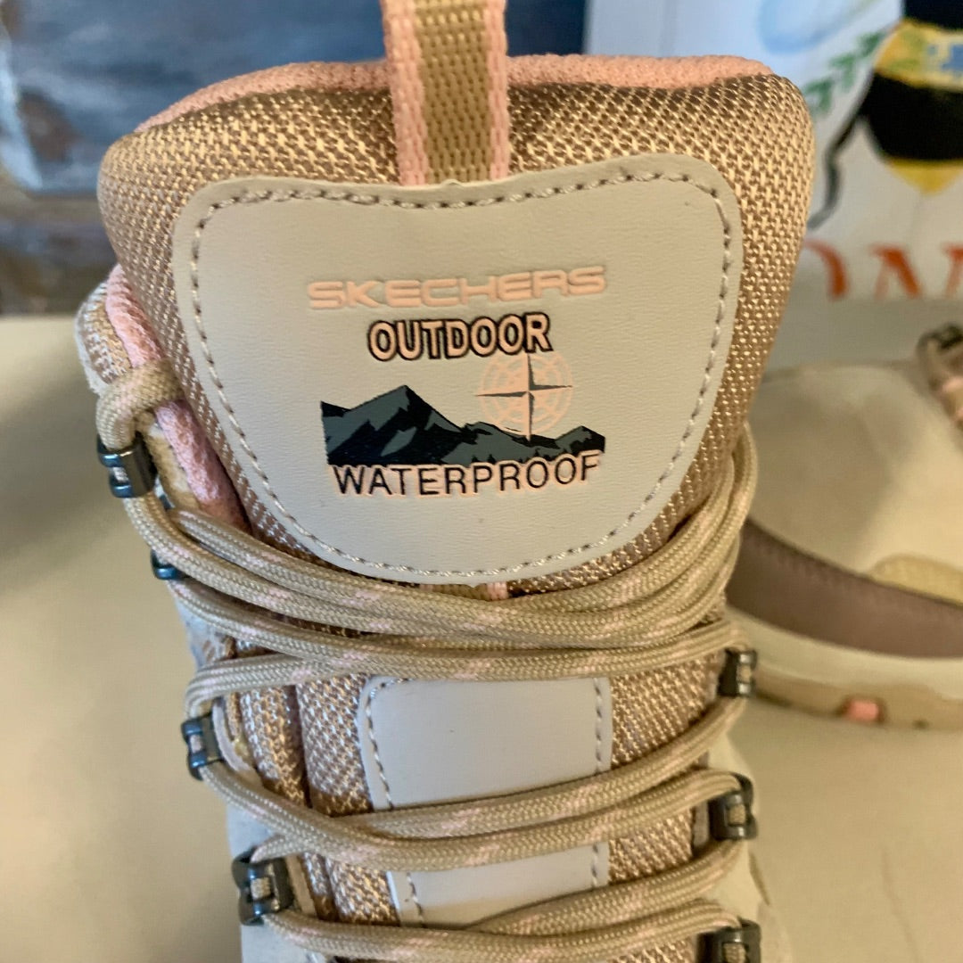 Skechers, Footwear, Size 7 Beige Multi